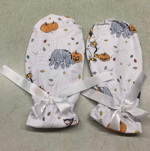 Trick or Treat Bear AB/DL Adult Matching Mittens